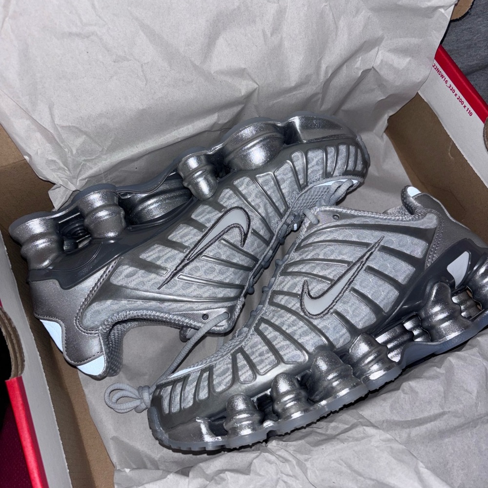 NIKE SHOX TL SIZE 6 WOMENS